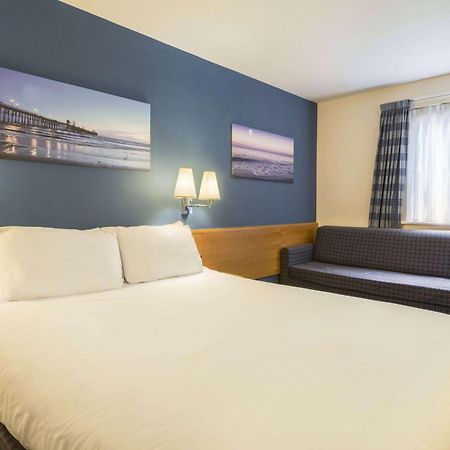 Days Inn Magor Ngoại thất bức ảnh