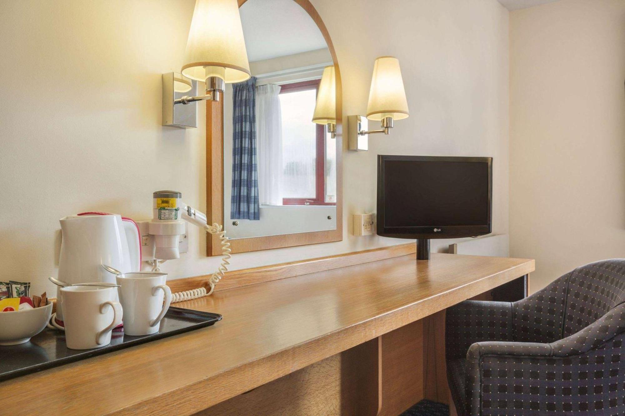 Days Inn Magor Ngoại thất bức ảnh